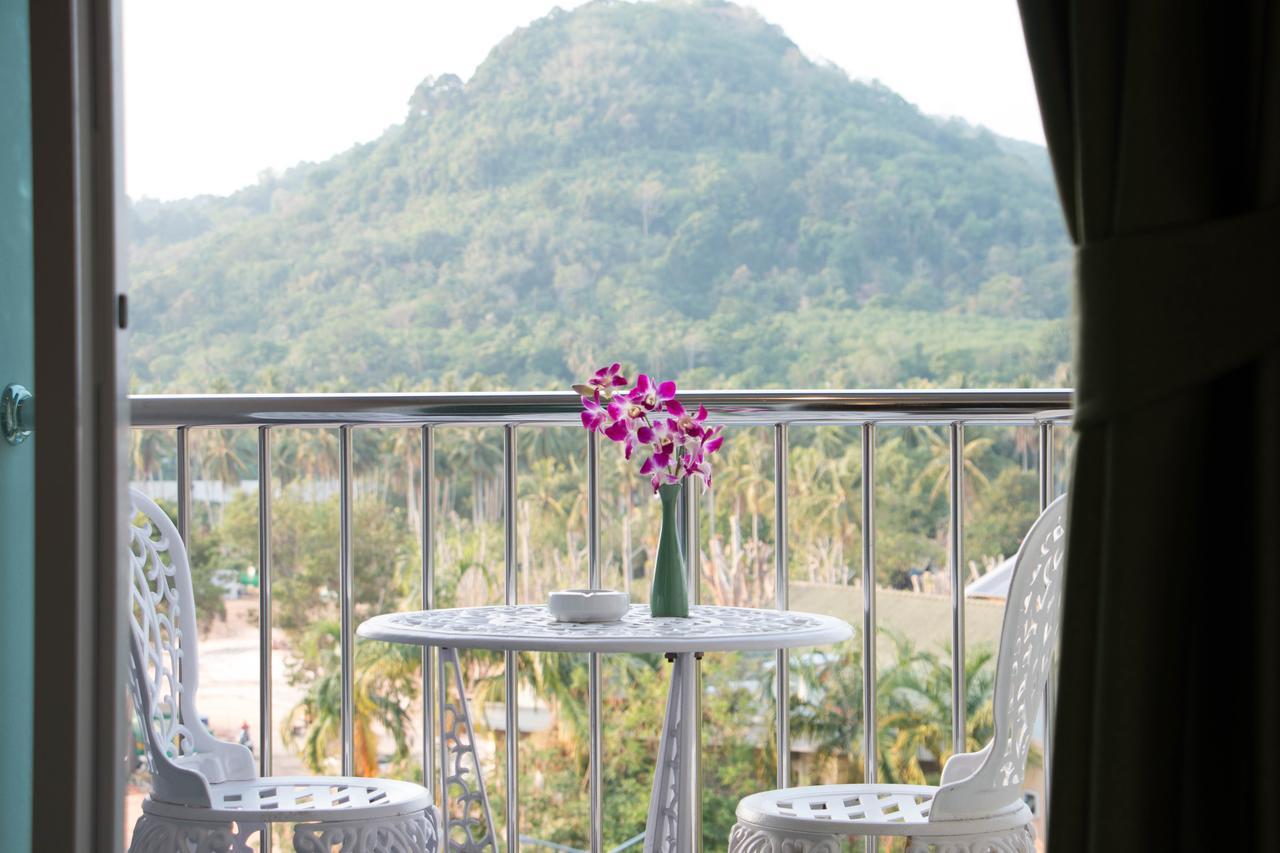 Carpio Hotel Phuket Exterior photo